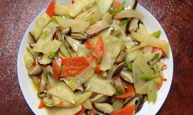 香菇豆腐虾鸡蛋，一道营养丰富、味道鲜美的家常菜