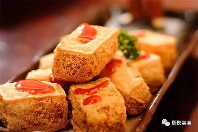 北京干炸臭豆腐，闻臭识美味，传统小吃的新境界