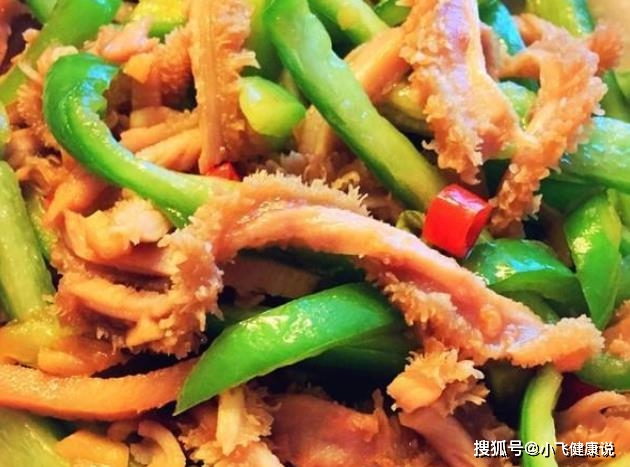 青椒炒肉焖豆腐，家常美食的鲜美秘诀