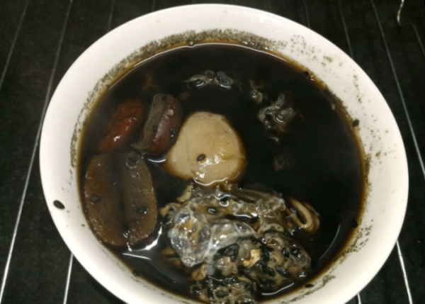 产后芝麻鸡蛋糖水做法