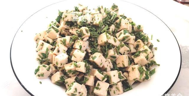 香椿拌蚕豆豆腐，春日里的美味养生佳肴