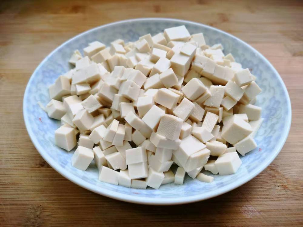 豆腐片清淡之美，营养与口感的完美融合