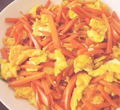 胡萝卜炒鸡蛋，家常美食的养生之道