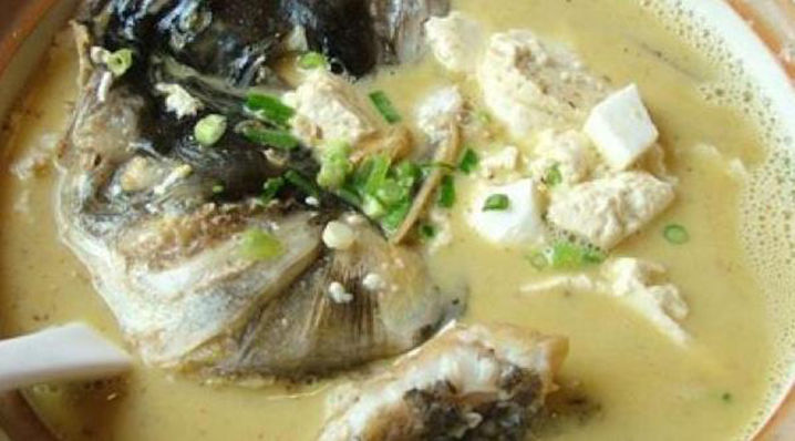 马鲛鱼块炖豆腐，鲜美滋补的家常佳肴