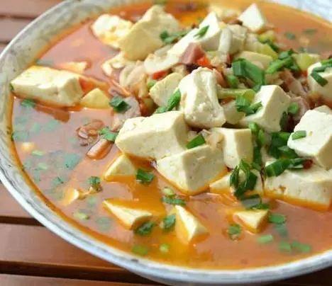 马鲛鱼块炖豆腐，鲜美滋补的家常佳肴