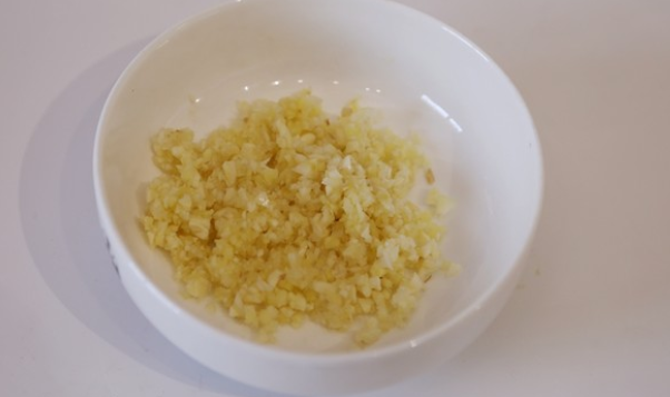 薄脆饼干椒盐排骨的做法