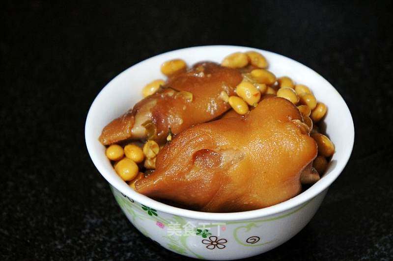 黄豆猪蹄烧豆腐，滋补养颜的美食佳肴