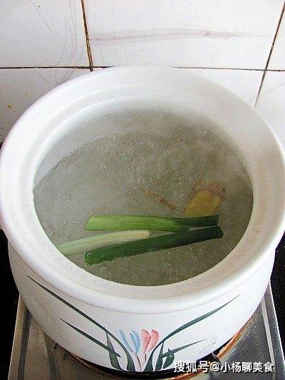 暖身养颜，鱼汤豆腐白菜鸡蛋的家常做法
