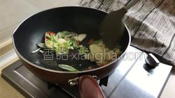 酸菜煲剑骨鱼的做法