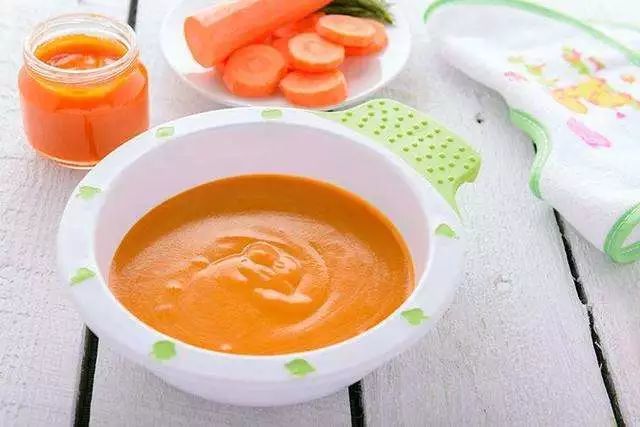 婴儿辅食新选择，三文鱼的营养与简易烹饪指南
