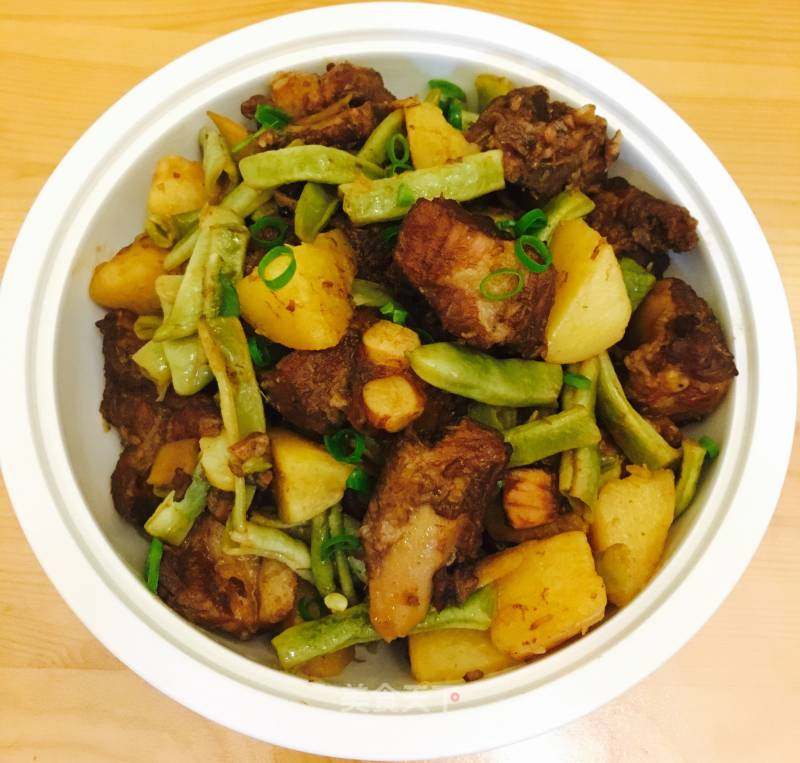 土豆将豆角炖排骨的做法