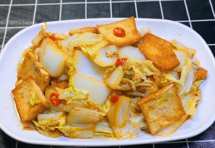 家常美味，白菜炒庭院豆腐，营养与健康并存的家常菜