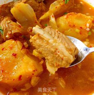 排骨酸菜土豆汤的做法