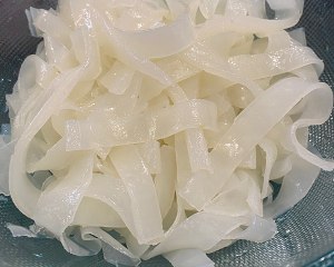豆腐卷肉皮，家常美食的魅力与做法解析