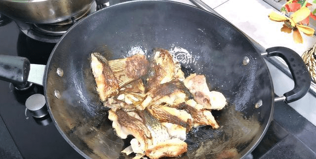 豆腐卷肉皮，家常美食的魅力与做法解析