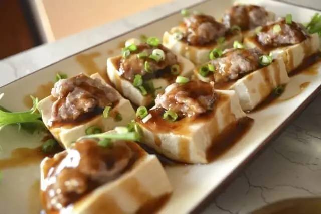 鱼板豆腐碗，鲜美口感与营养满分的美味佳肴