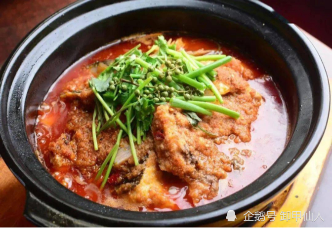 油炸鱼头焖豆腐，美味与营养的双重盛宴