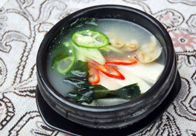 川菜豆腐炖海带，家常美味与健康养生的一锅好菜