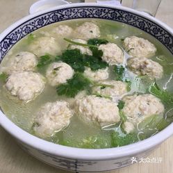 家常美食新体验，豆腐圆子炒烧肉，美味又营养的搭配
