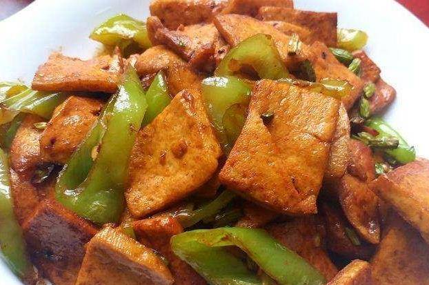 辣椒炒小豆腐，家常美味，健康养生新选择