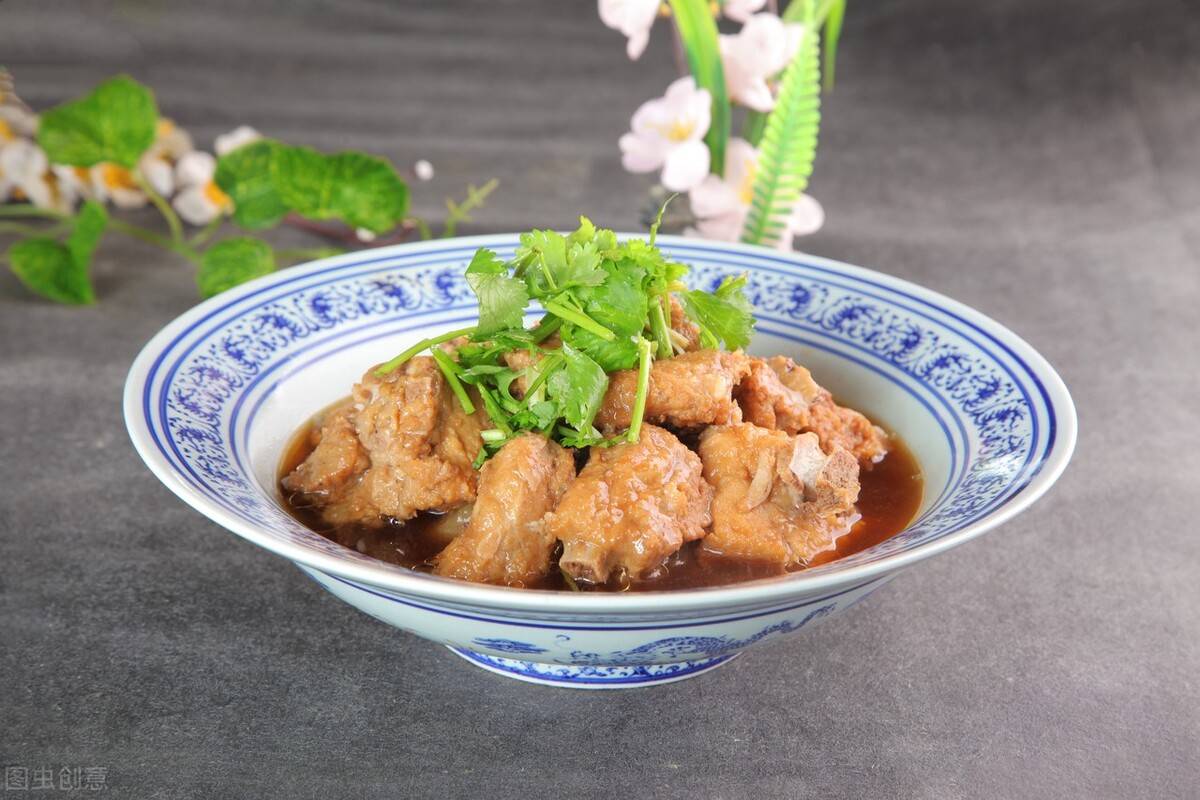 排骨黄焖油豆腐的做法