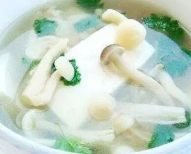红烧豆腐腐竹煲汤，温暖身心的一道家常美味