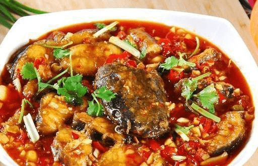 油豆腐烧鲶鱼，家常美味，滋补养生