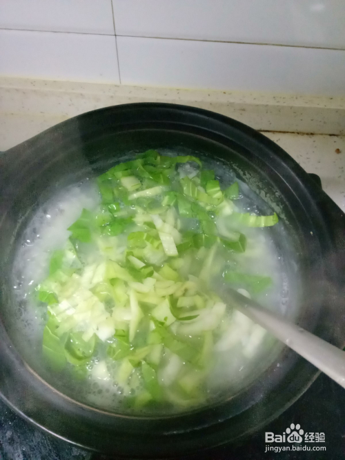 青菜排骨砂锅的做法视频