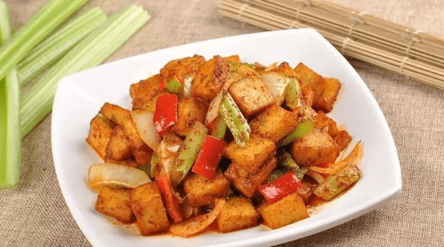 孜然豆腐排，香气四溢的美味佳肴，家常做法大揭秘