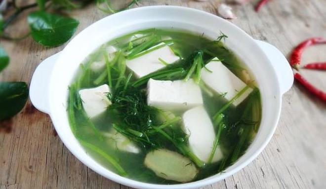 茴香嫩豆腐凉拌，清香四溢，健康美味一夏
