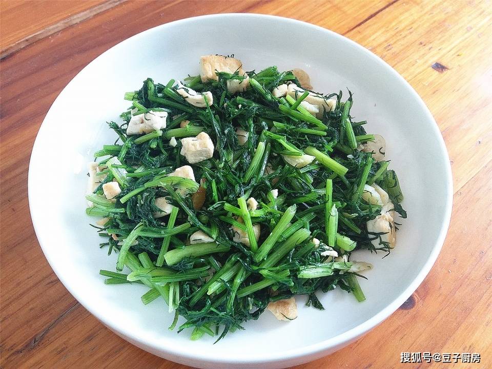 茴香嫩豆腐凉拌，清香四溢，健康美味一夏