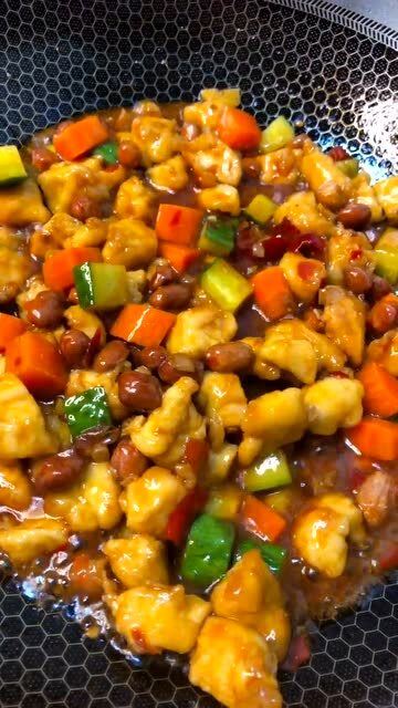 家庭版宫保鸡丁，传统美味，温馨家常