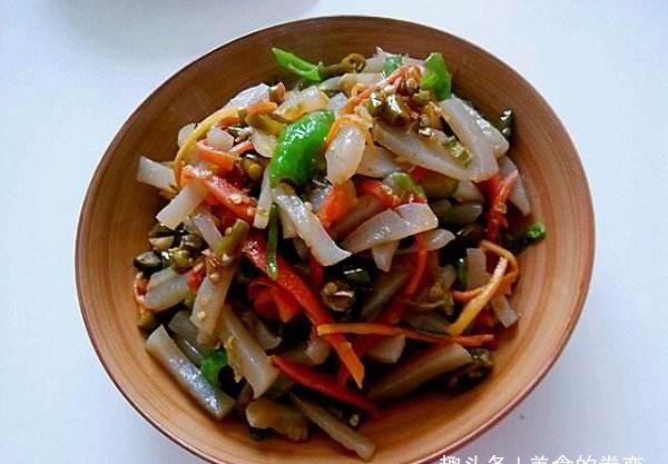 涮火锅必备食材——魔芋豆腐的奥秘与简单做法解析