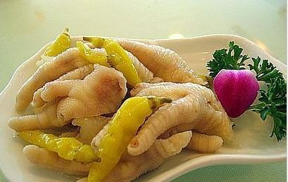 鸡爪烧黑豆腐，口感鲜美，营养满分的美味佳肴