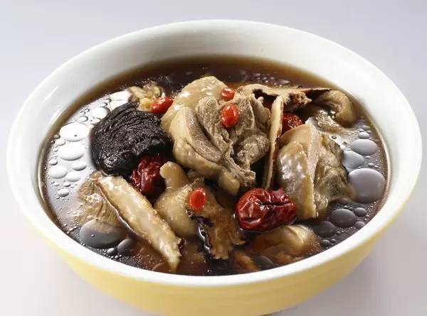蒸冰糖鸽子的秘密，滋补养生佳品，简单做法大揭秘