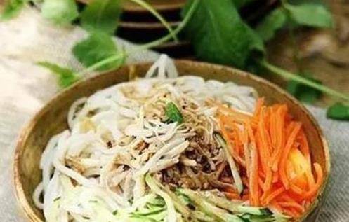 干豆腐丝洋葱炒，家常美食的鲜美滋味