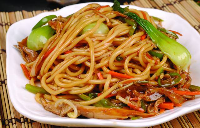 干豆腐丝洋葱炒，家常美食的鲜美滋味