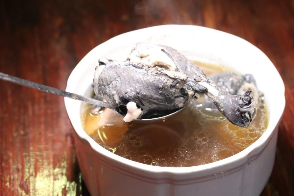 田七炖乌鸡，滋养身心，唤醒味蕾的养生佳品