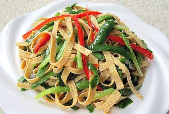 家常美味，韭菜拌豆腐丝，清爽开胃的营养佳肴
