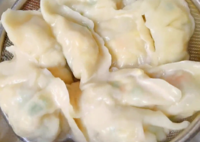 豆腐鸡蛋韭菜汤，家常美食的鲜美秘诀