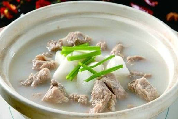 鸭肉白萝卜炖汤，滋补养生的家常美食