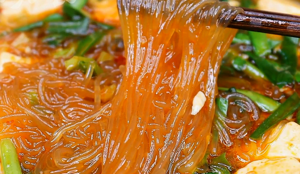 豆腐红薯粉丝的神奇搭配，营养美味一锅端