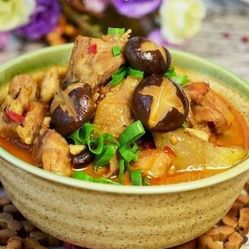 黄蘑豆腐白菜，一道滋养身心的家常美味