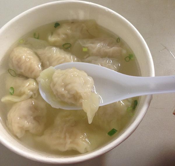 一碗暖心的燕皮扁食汤，传统美食的现代演绎