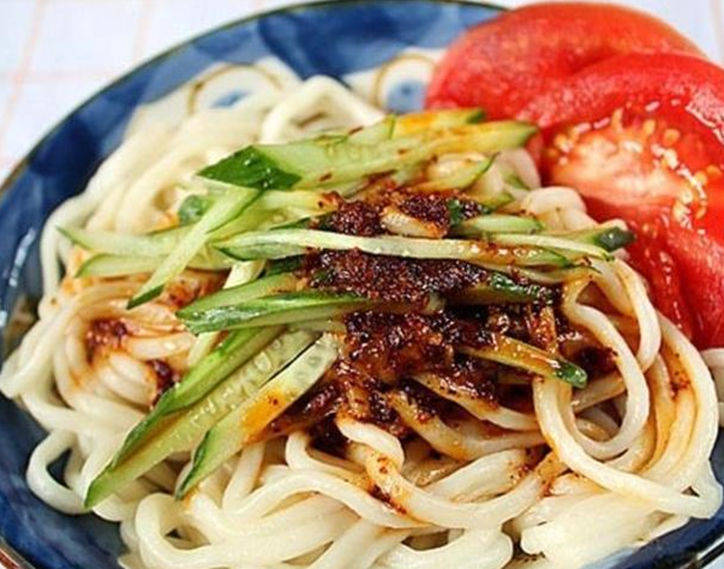 蒜苔面条，家常美食的新滋味，简单易做营养满分