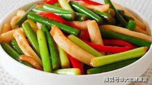 蒜苔面条，家常美食的新滋味，简单易做营养满分