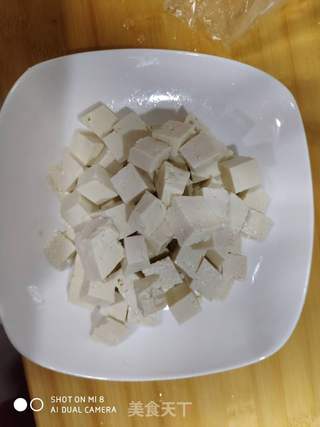 小葱拌豆腐，家常美食中的美味与营养