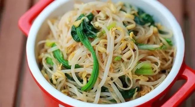 豆芽干豆腐粉丝炖，家常美食的健康升级之道