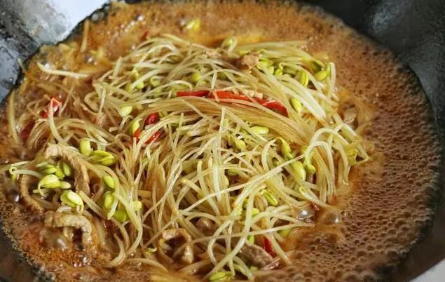 豆芽干豆腐粉丝炖，家常美食的健康升级之道