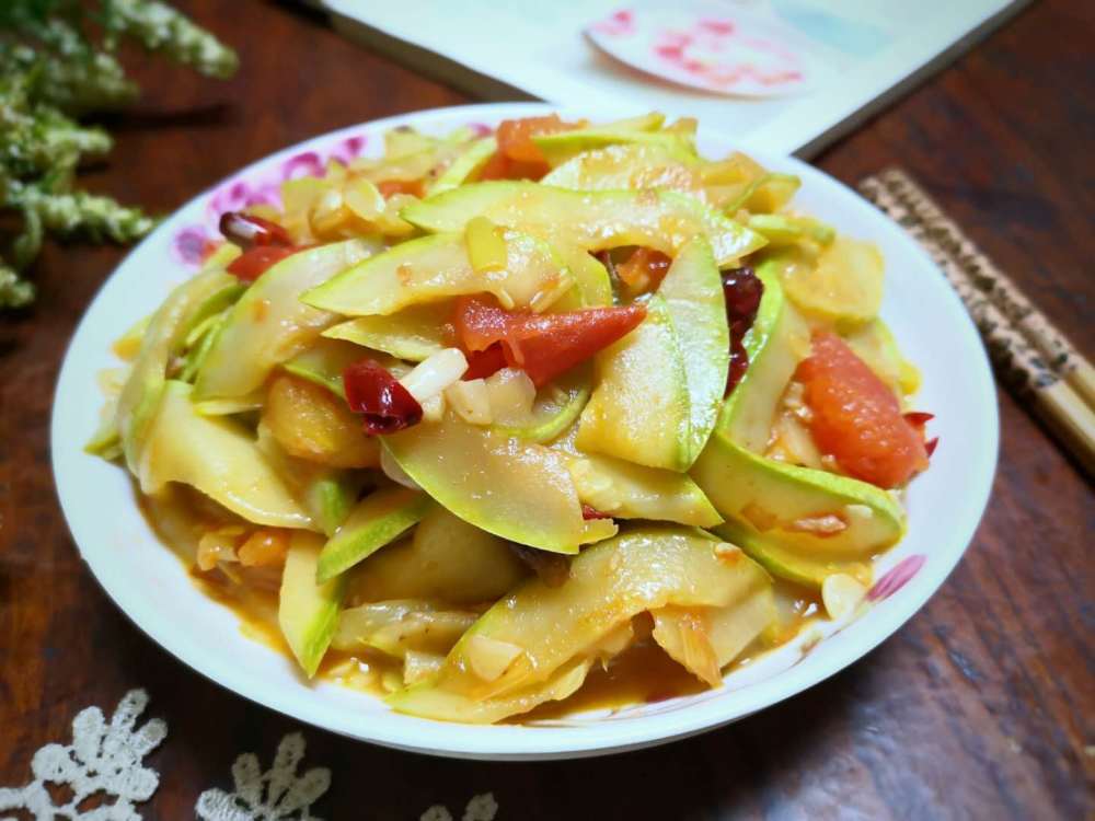 家常美味，西红柿炒包菜的色香味俱全做法解析
